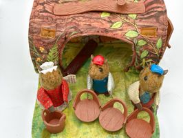 Vintage Fisher Price 1979: Woodsey House, Furniture and Finger Puppets